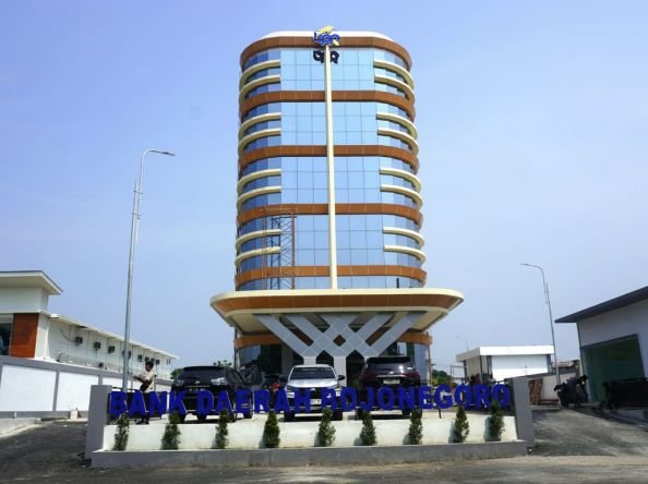 Rencana BPR Bojonegoro Hadirkan Band Ungu Tuai Kontroversi dan Kritik