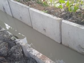Drainase Ratusan Juta di Kanor Disorot, U-Ditch Tanpa Label Pabrikan Dipasang Asal Tanam, Terkesan Tanpa Pengawasan