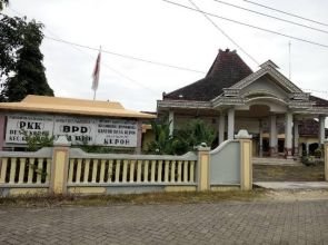 Dugaan Penyimpangan Spesifikasi Proyek BKKD Kepoh-Kepohbaru: Paving Tidak Dikupas dan Biscose Terlihat Tipis